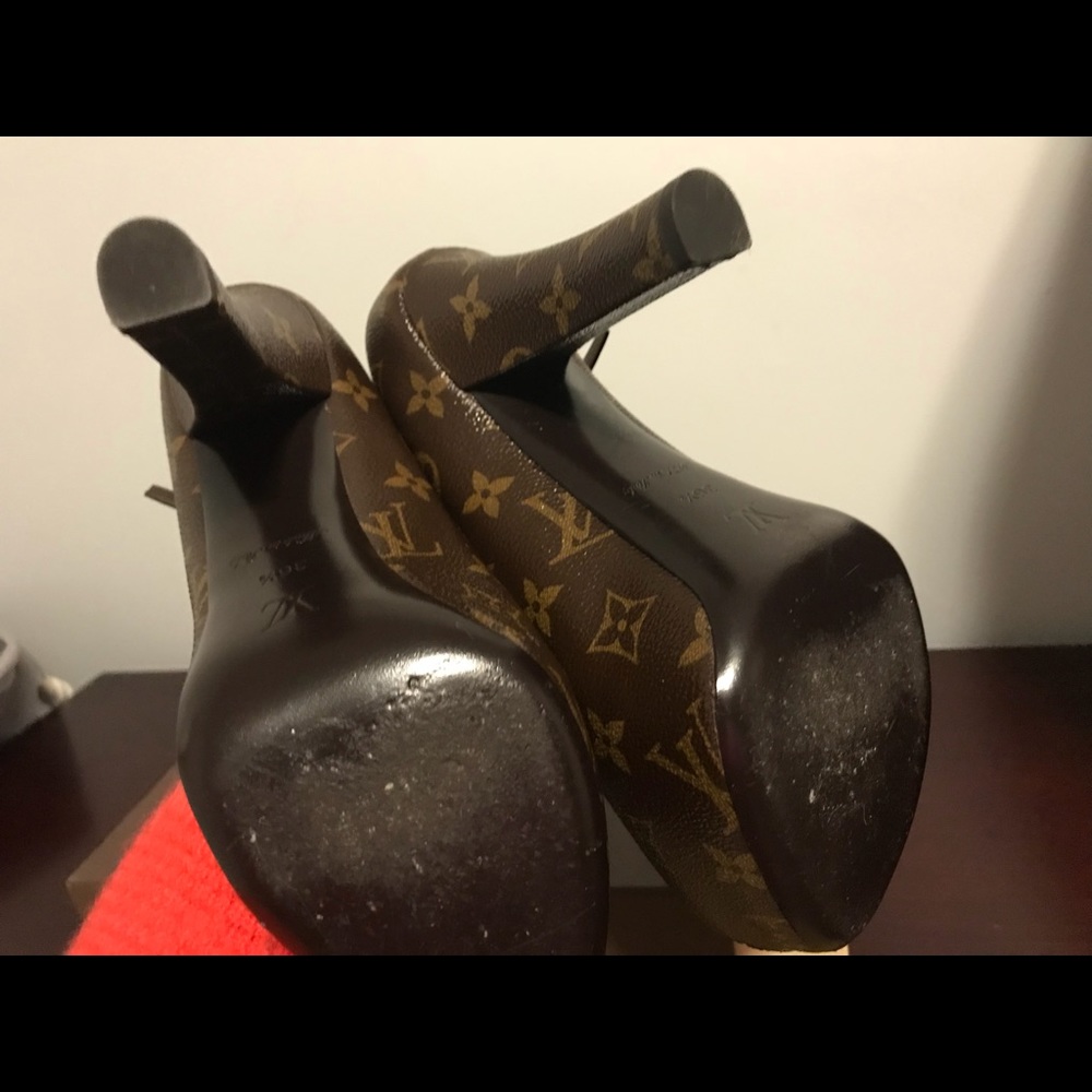 Louis Vuitton heels - Picture 2 of 3